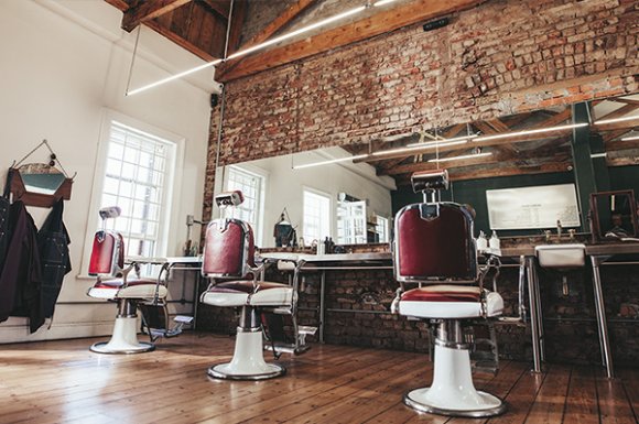 Agencement et décoration d'un salon de coiffure à Bordeaux et sa région. Département-Déco